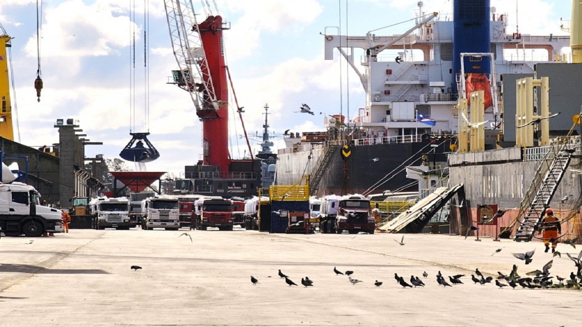 Os graneis sólidos continuam respondendo pelo maior número de cargas movimentadas.
