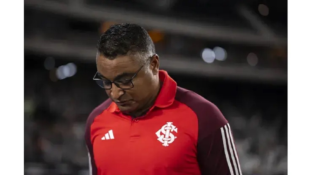 Roger Machado técnico do Internacional durante partida contra o Botafogo no estadio Engenhao pelo campeonato Brasileiro A 2024.
