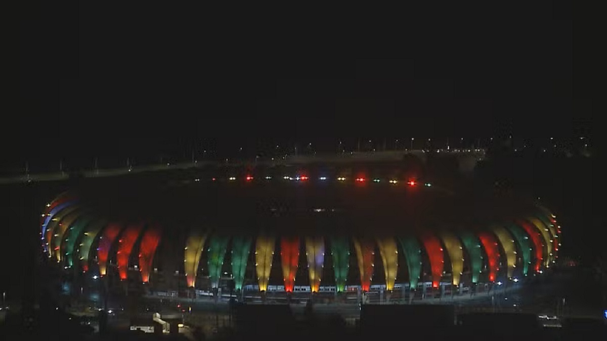 Estadio Beira-Rio iluminado om as cores do RS em Porto Alegre