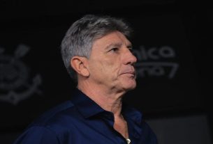 Dois grandes clubes da Série A tentaram me tirar daqui há cerca de três meses