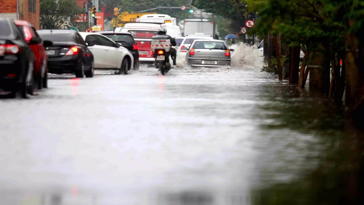 Temporais provocam alagamentos, falta de luz e transtornos em Porto Alegre e no interior do Estado