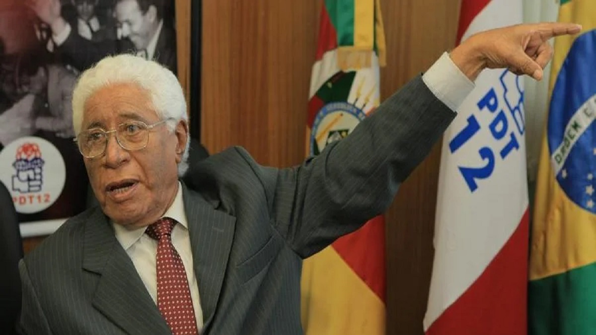 Ex-governador Alceu Collares é sepultado com homenagens e comoção