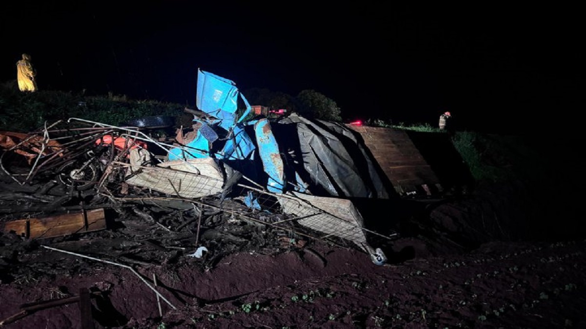 Vítima, identificada como Leomar Barbosa Tolentino, 56 anos, dirigia o caminhão