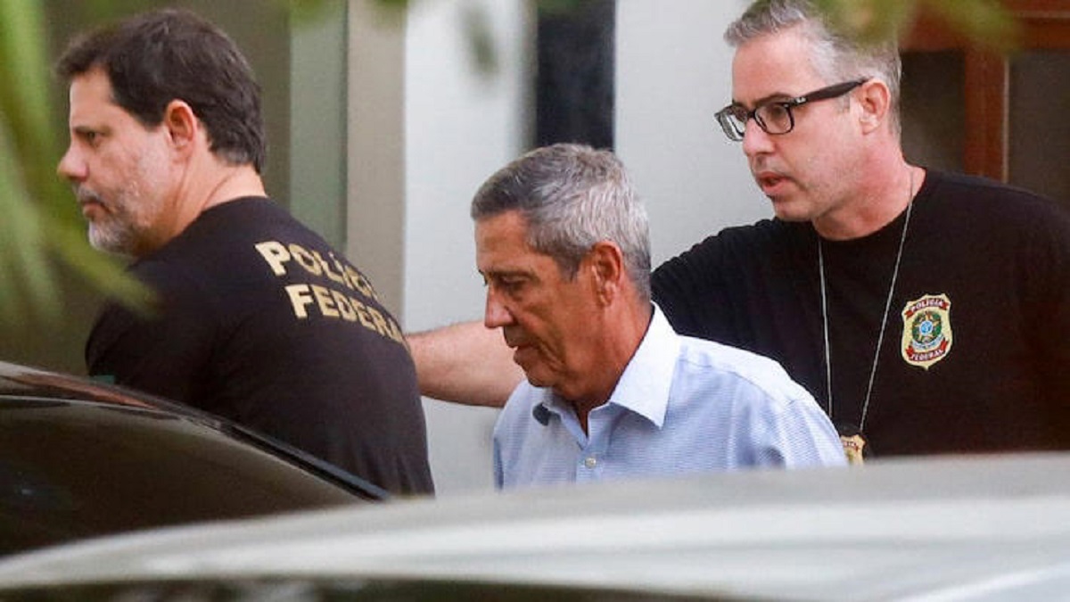 Durante o governo Bolsonaro, Braga Netto tem um histórico de atos antidemocráticos. Ele fez ameaças e condicionou as eleições de 2022 ao voto impresso e celebrou o golpe militar de 1964