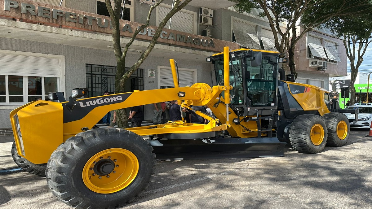 Máquina foi destinada à Secretaria dos Transportes para atuar no interior.