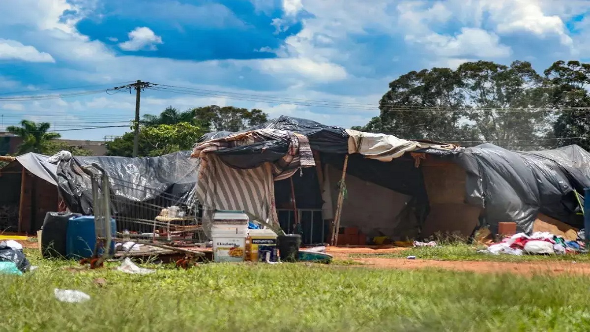Pela primeira vez, a miséria ficou abaixo de 5%, caindo para 4,4%, o que representa 9,5 milhões de pessoas.