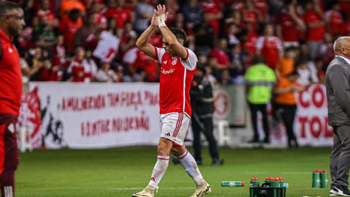 O camisa 19 irá voltar a equipe titular e Enner Valencia, apesar do gol marcado contra o Mengão irá para o banco de reservas.