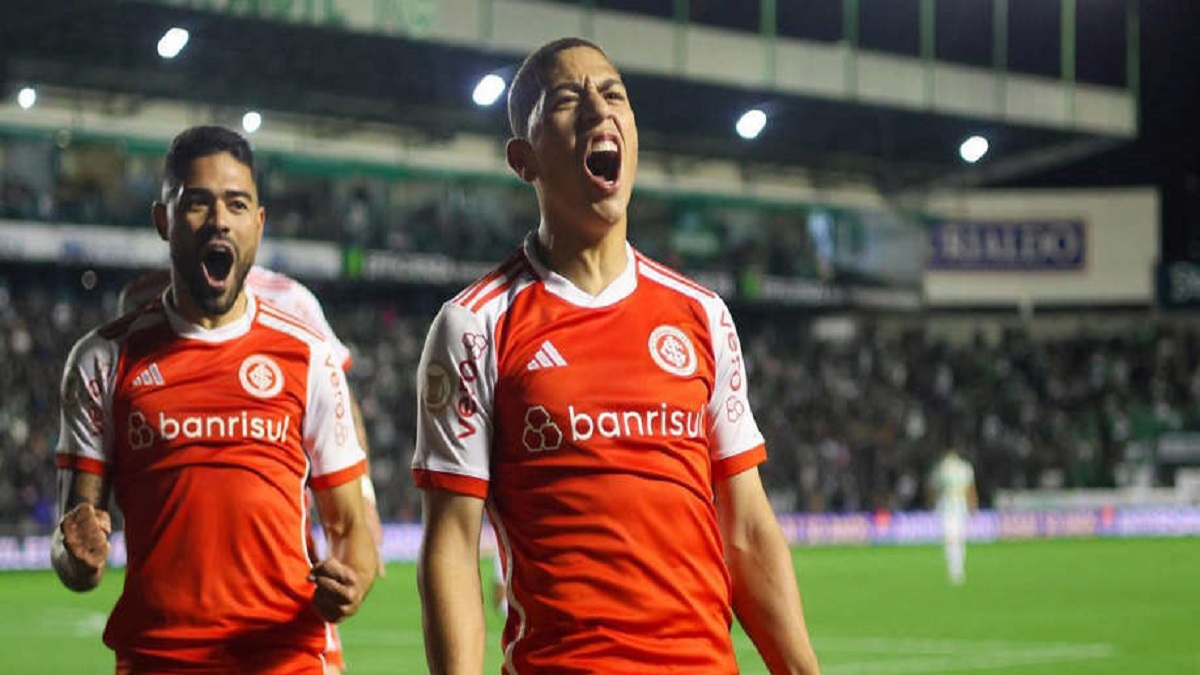 Atleta sofreu uma fratura no pé e terá de passar por uma cirurgia no quinto metatarso, o deixando longe dos gramados por cerca de dois meses