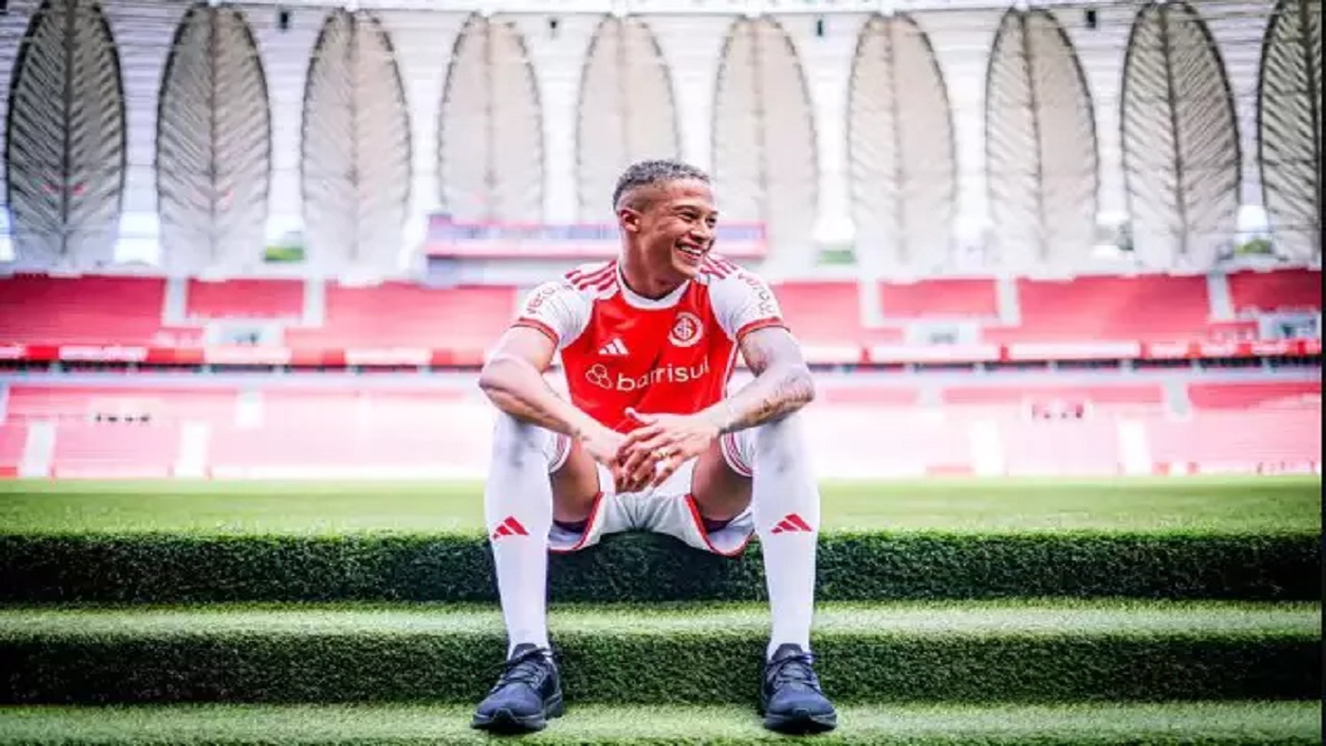 Vitinho, que estava no Bragantino, assinou contrato até junho.