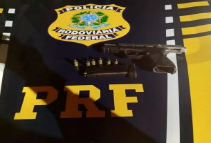 Além da pistola calibre .40, foi apreendido um carregador com dez munições