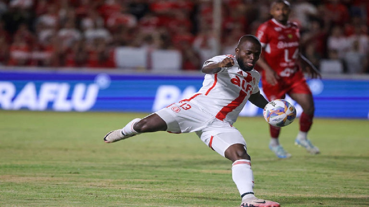 Enner Valencia sai do banco e comanda vitória do Internacional contra o São Luiz