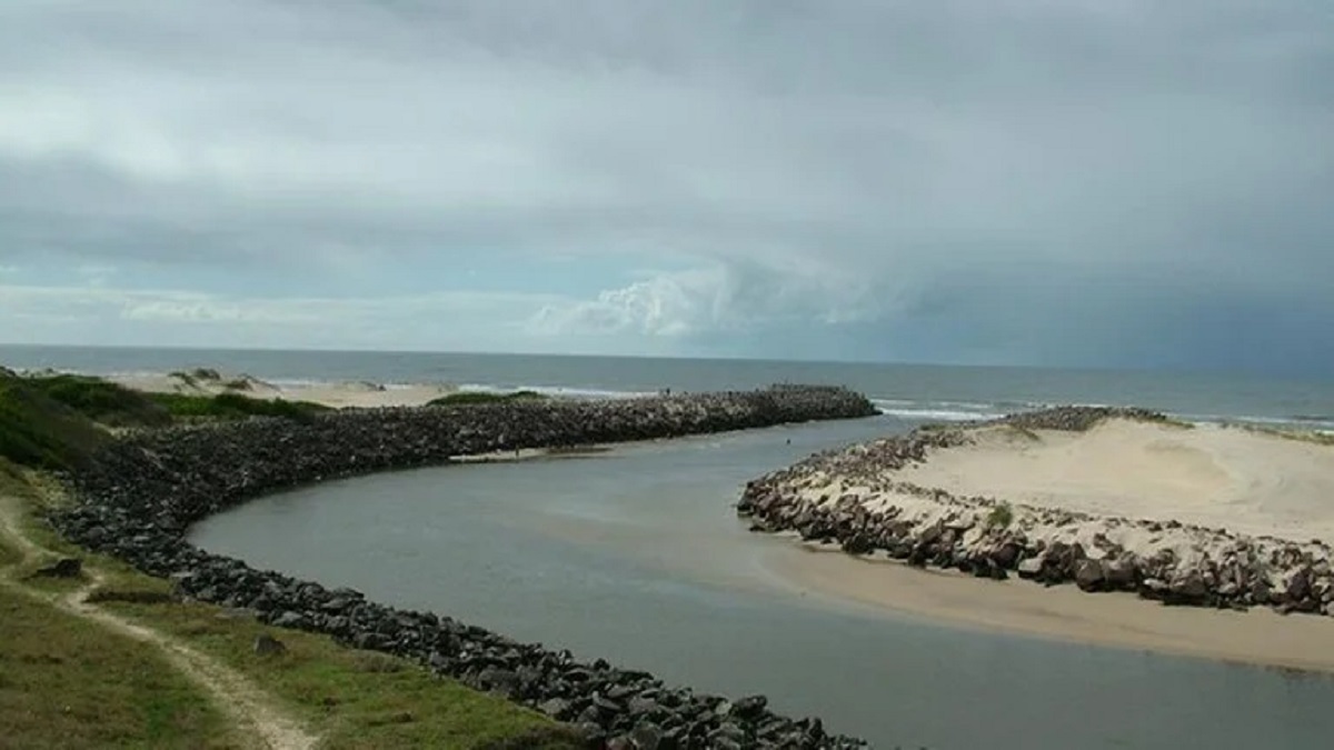 Vítima estaria na beira da água quando caiu inconsciente após a descarga elétrica