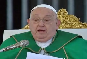 Pontífice foi diagnosticado com pneumonia bilateral