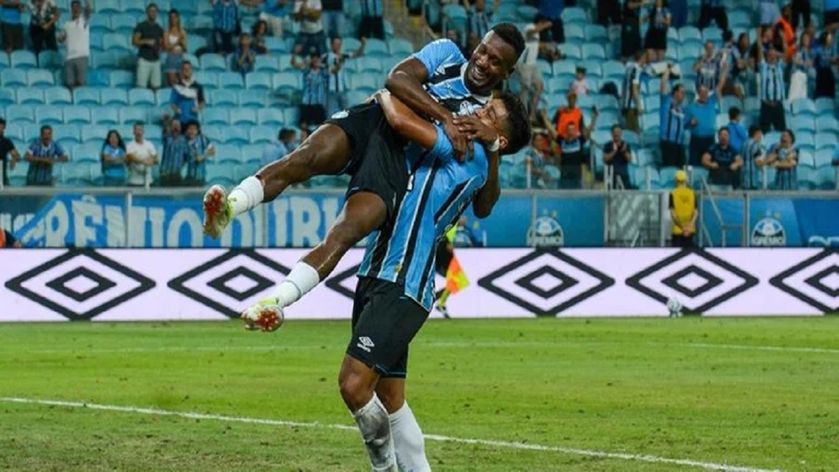 Capitão Edenilson marcou o segundo gol gremista na partida | Foto: Pedro Piegas