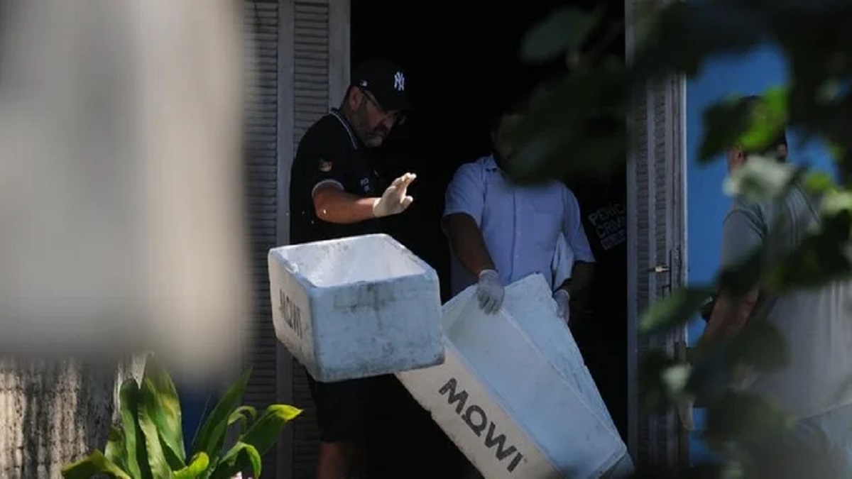 corpo de homem carbonizado em freezer no Litoral