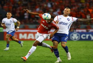 O Internacional buscou um incrível empate em 3 a 3 diante do Nacional, do Uruguai.