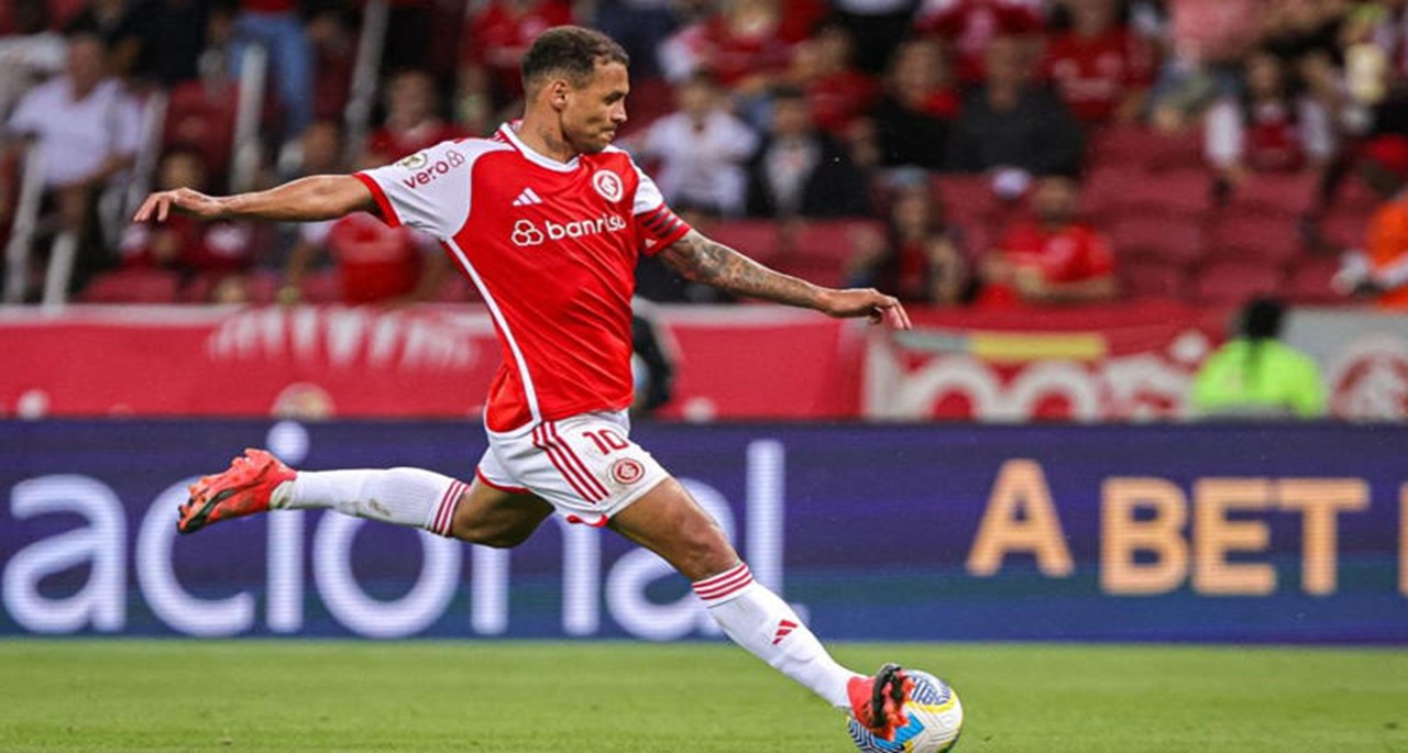 Alan Patrick jogador do Internacional durante partida contra o Fluminense no estadio Beira-Rio pelo campeonato Brasileiro A 2024. Foto: Maxi Franzoi/AGIF