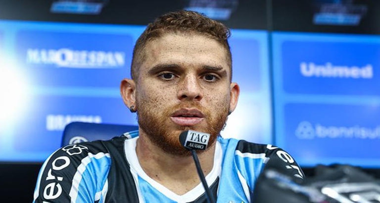 Cuéllar é outro que não fez 7 jogos no Brasileirão Betano e pode negociar com Santos. Foto: Lucas Uebel/Grêmo