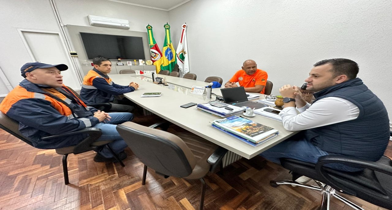 Prefeito Abner Dillmann recebeu as defesas civis estadual e municipal