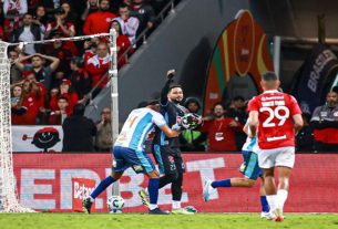 Francisco Rayr goleiro do Maracanã comemora pênalti defendido
