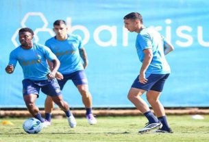 Treino gremista no CT