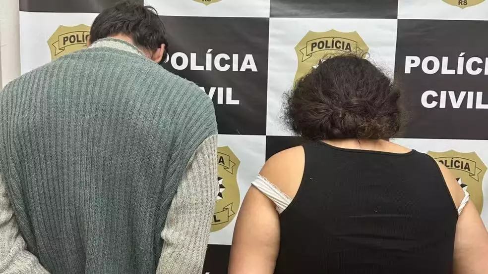 Mãe e o padrasto de um bebê de um ano e cinco meses que morreu em Taquara