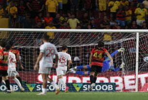 A bola entreou na gaveta- Golde Gustavo prado/Internacional