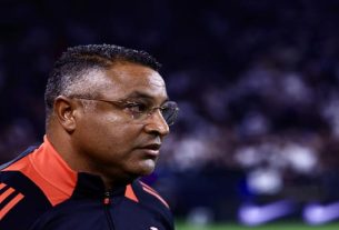 Roger Machado explica substituição de Alan Patrick no Internacional