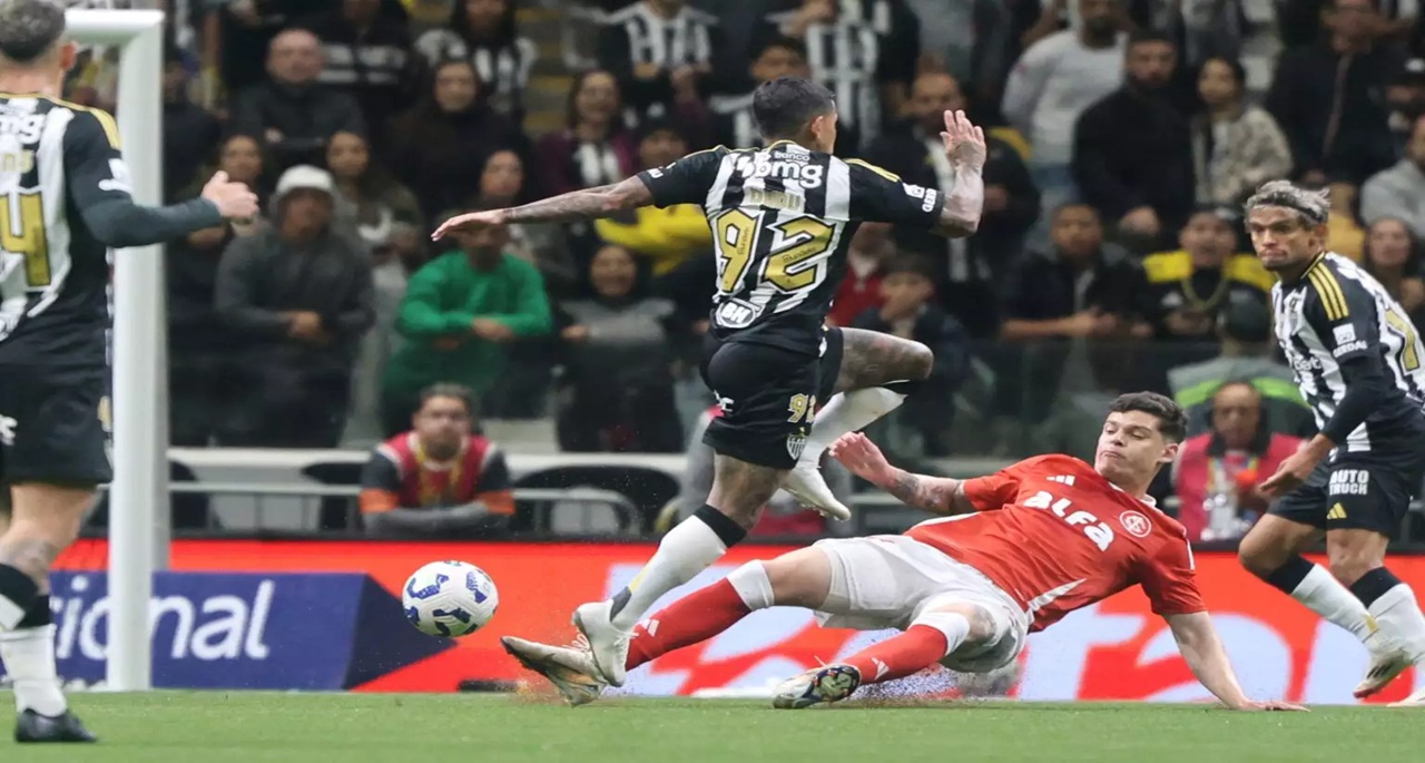 Internacional perde do Atlético-MG
