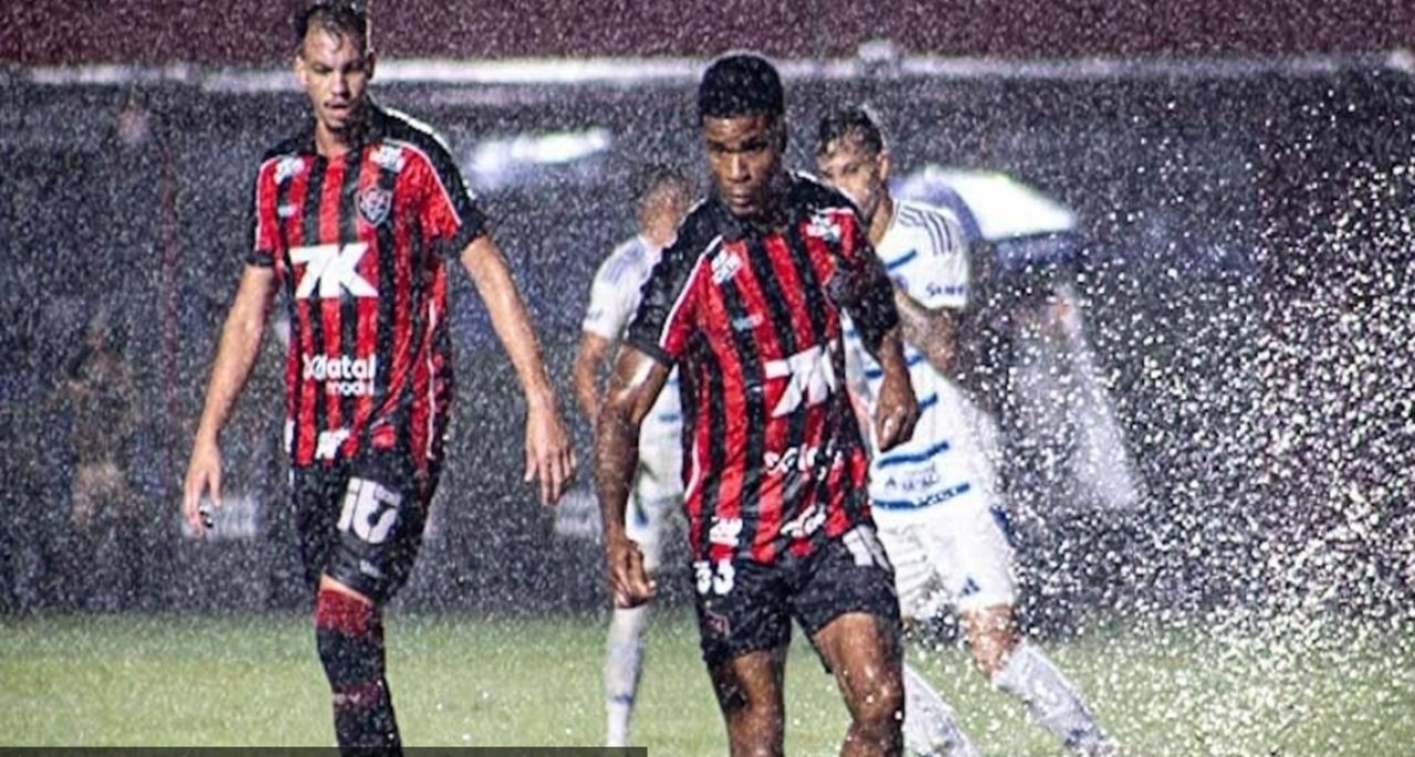 Jamerson durante a partida entre Vitória x Cruzeiro, nesta quinta-feira (12) Joao Aurelio/Pera Photo Press