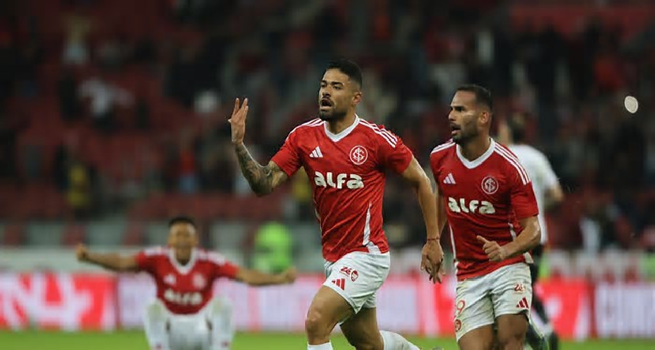 Tabata marca golaço no Beira-Rio