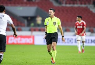 O árbitro Flavio Rodrigues de Souza (Fifa-SP)