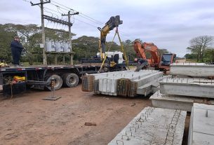 Ppré-moldados da nova ponte sob o Arroio Duro