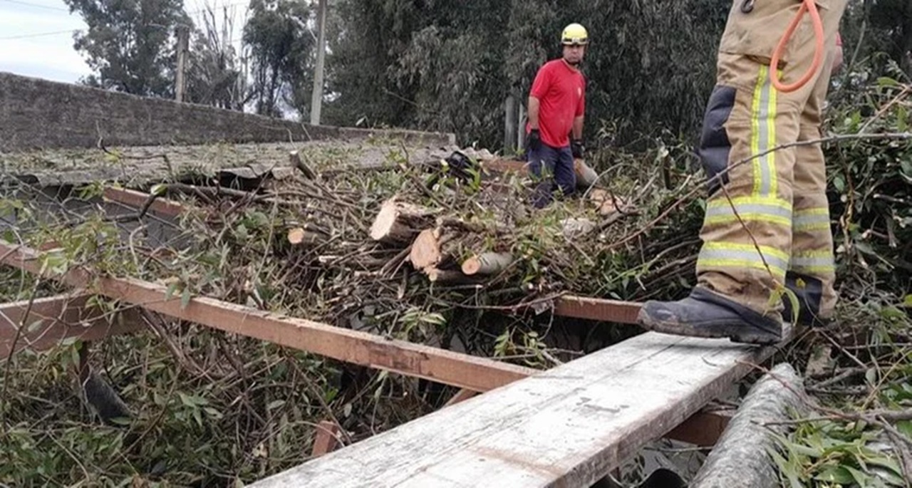 Danos após vento e temporal de granizo