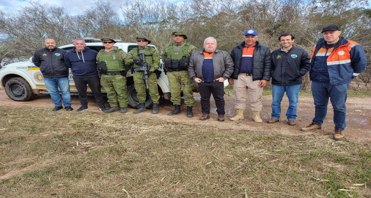 Comitiva visitou a localidade para realizar vistoria técnica.