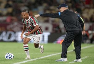 Mano Menezes faz cobrança contundente