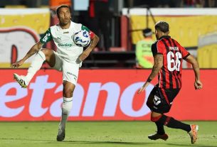 Marcos Rocha chega ao Grêmio para encerrar a improvisação na lateral direita.