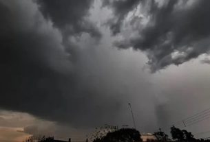 Nuvens escuras cobriram Uruguaiana na manhã de hoje com chuva e trovoadas | Foto: Douglas Cunhas/Reprodução/MetSul