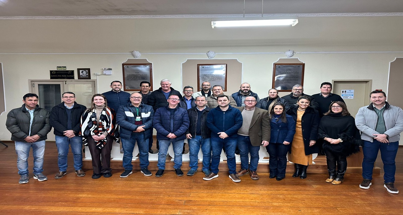 Prefeito Abner reúne secretariado