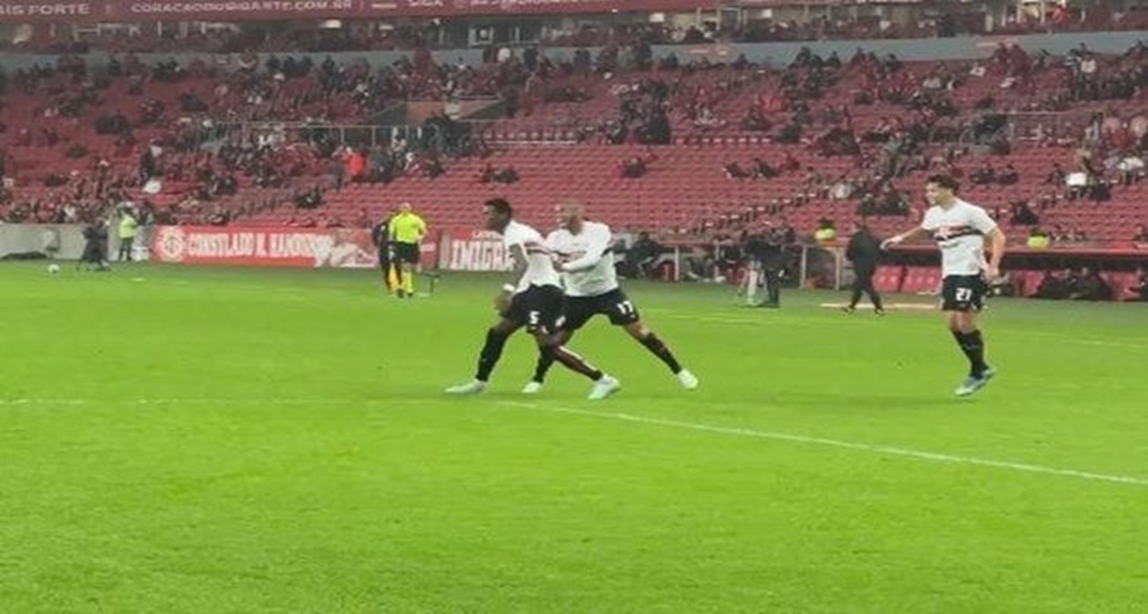 Tricolor bateu o Internacional por 2 a 1, fora de casa, com gols de Arboleda e Bobadilla