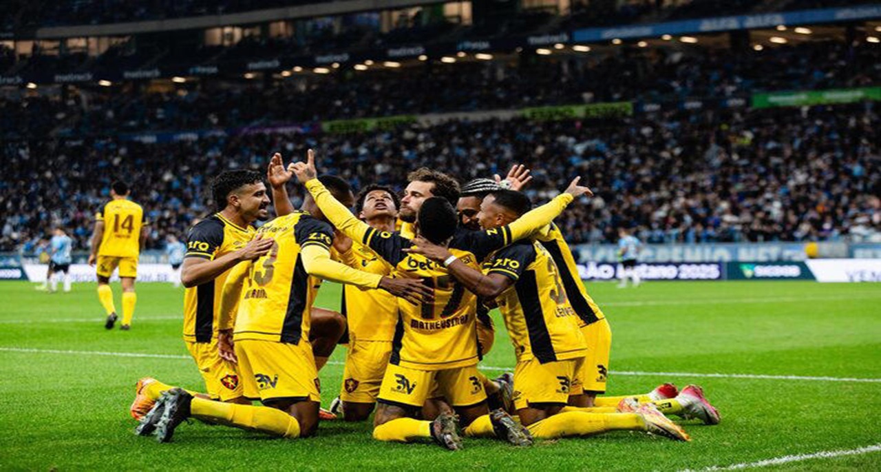 primeira vitória no Brasileirão ao bater o Grêmio fora de casa