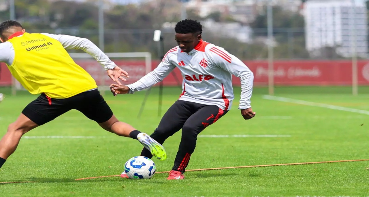 Na manhã desta terça-feira (9), o grupo realizou mais uma sessão de treinos no CT Parque Gigante, em Porto Alegre, com foco total no duelo contra o Palmeiras,