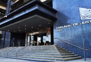 Entrada do prédio do Tribunal de Justiça, no bairro Praia de Belas, em Porto Alegre