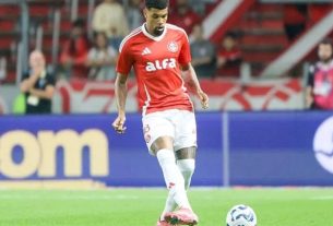 Juninho é um dos jogadores do Inter pendurados