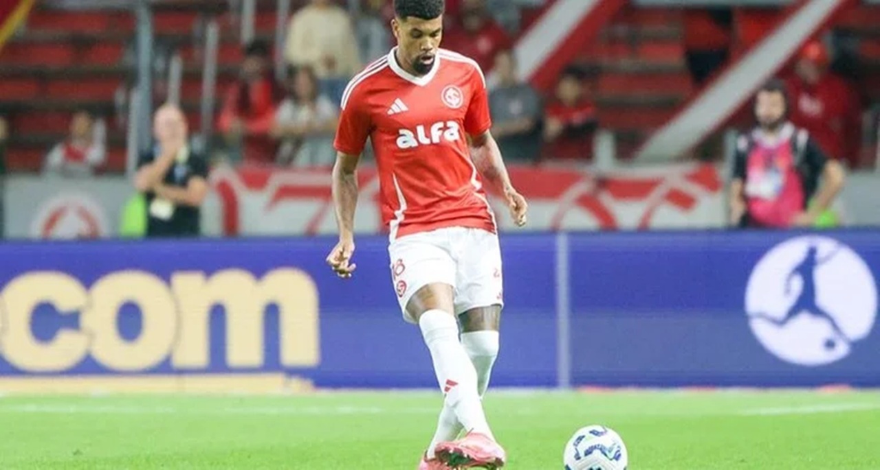 Juninho é um dos jogadores do Inter pendurados
