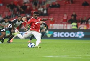 Carbonero, de pênalti, fez o gol Colorado no último lance da partida.