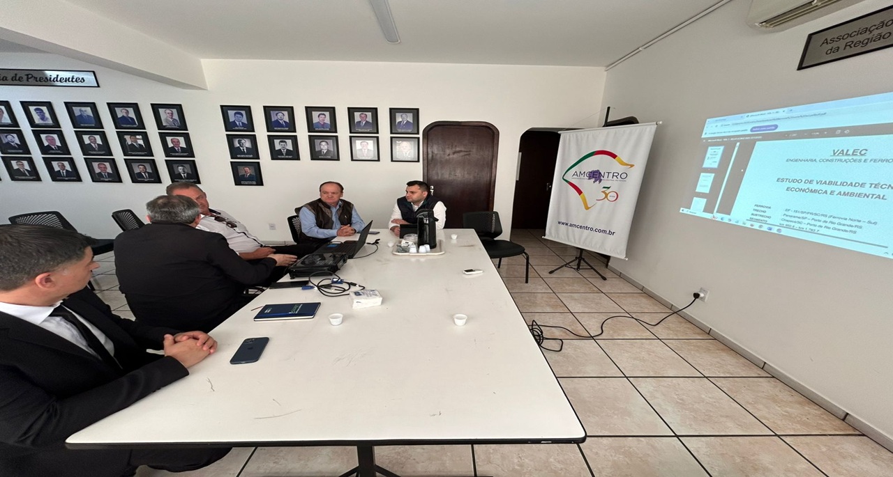 Prefeito Abner participa de reunião em Santa Maria