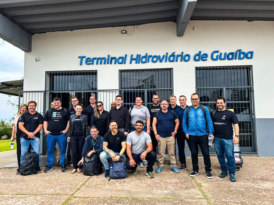 O evento inédito aconteceu a bordo de um catamarã, em navegação pelo rio Guaíba,
