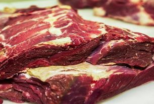 CARNE A VENDA EM ACOUGUE