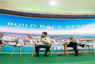 Governador Eduardo Leite, ao lado do prefeito de Porto Alegre, Sebastião Melo